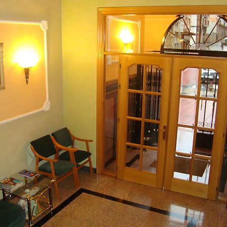 Hostal Universal Benavente Bagian luar foto