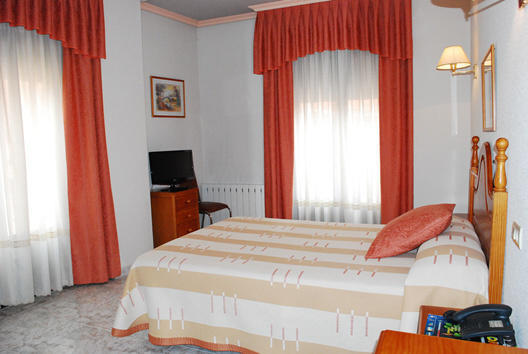 Hostal Universal Benavente Bagian luar foto