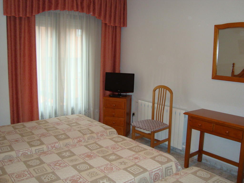 Hostal Universal Benavente Ruang foto