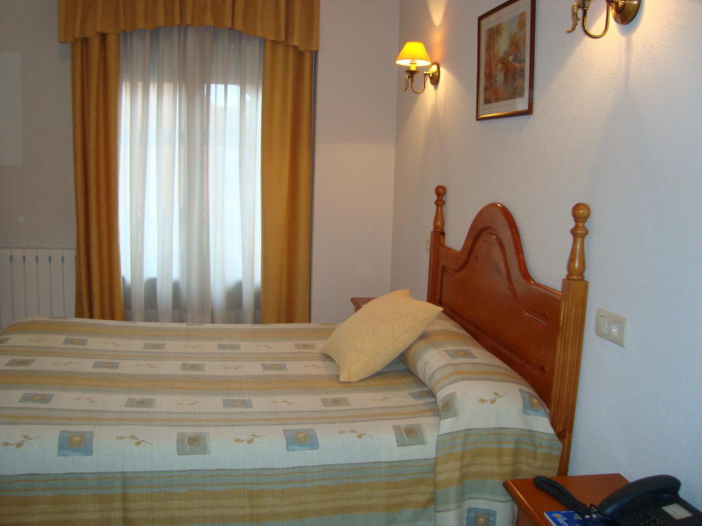 Hostal Universal Benavente Ruang foto