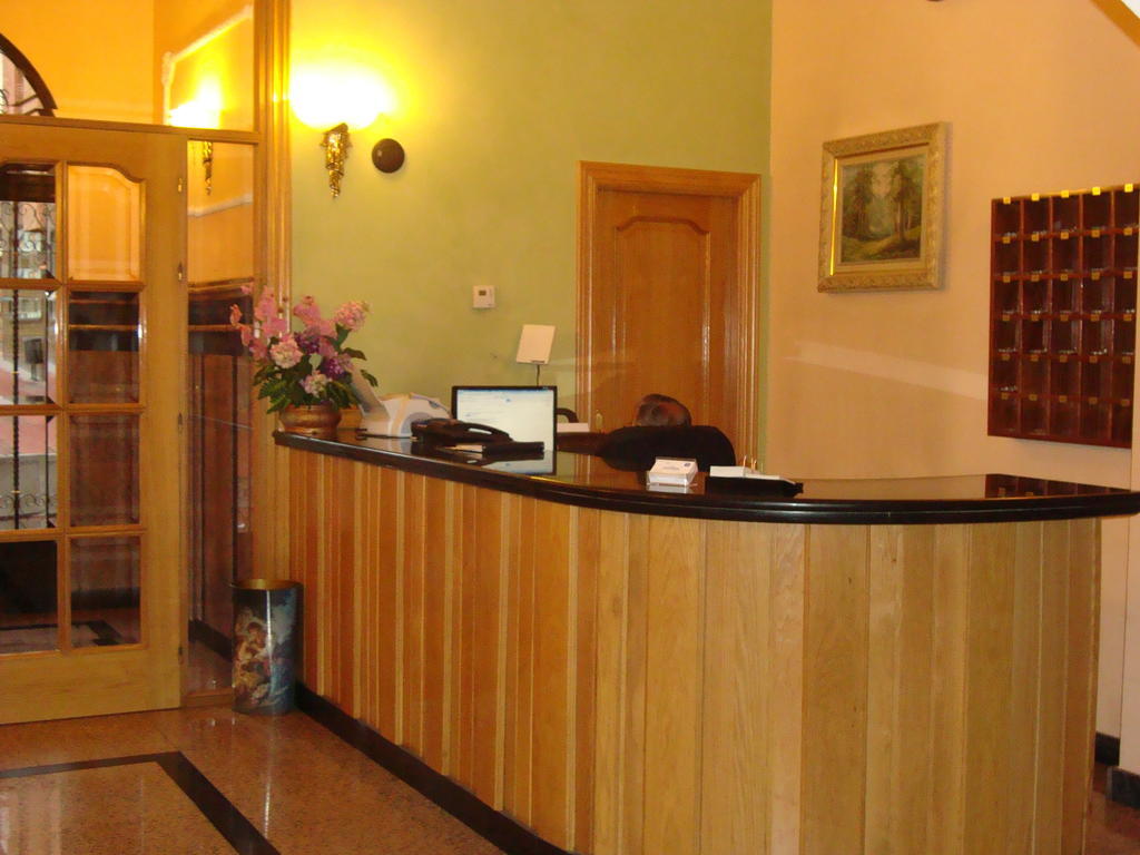 Hostal Universal Benavente Bagian luar foto