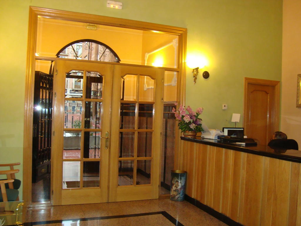 Hostal Universal Benavente Ruang foto