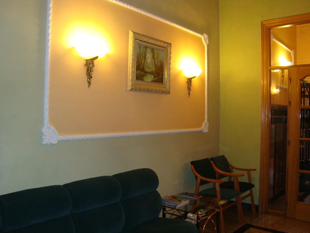 Hostal Universal Benavente Bagian luar foto