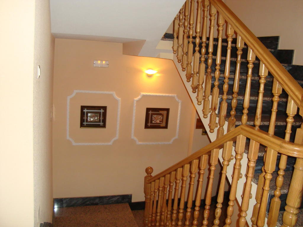 Hostal Universal Benavente Bagian luar foto